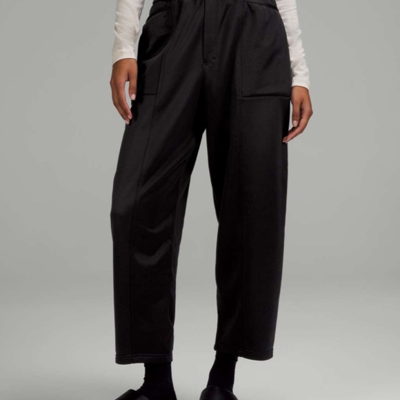 Lululemon Lab “Barrel Leg” Fleece Track Pants – Black (Size 6) | Cozy & Modern! - Picture 4 of 9